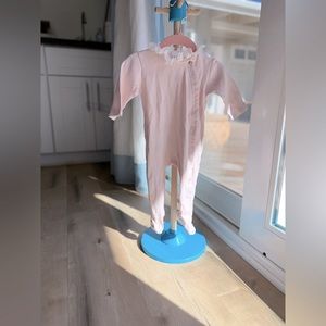 Chloé pink footie with ruffle collar trim. Size 9 months.